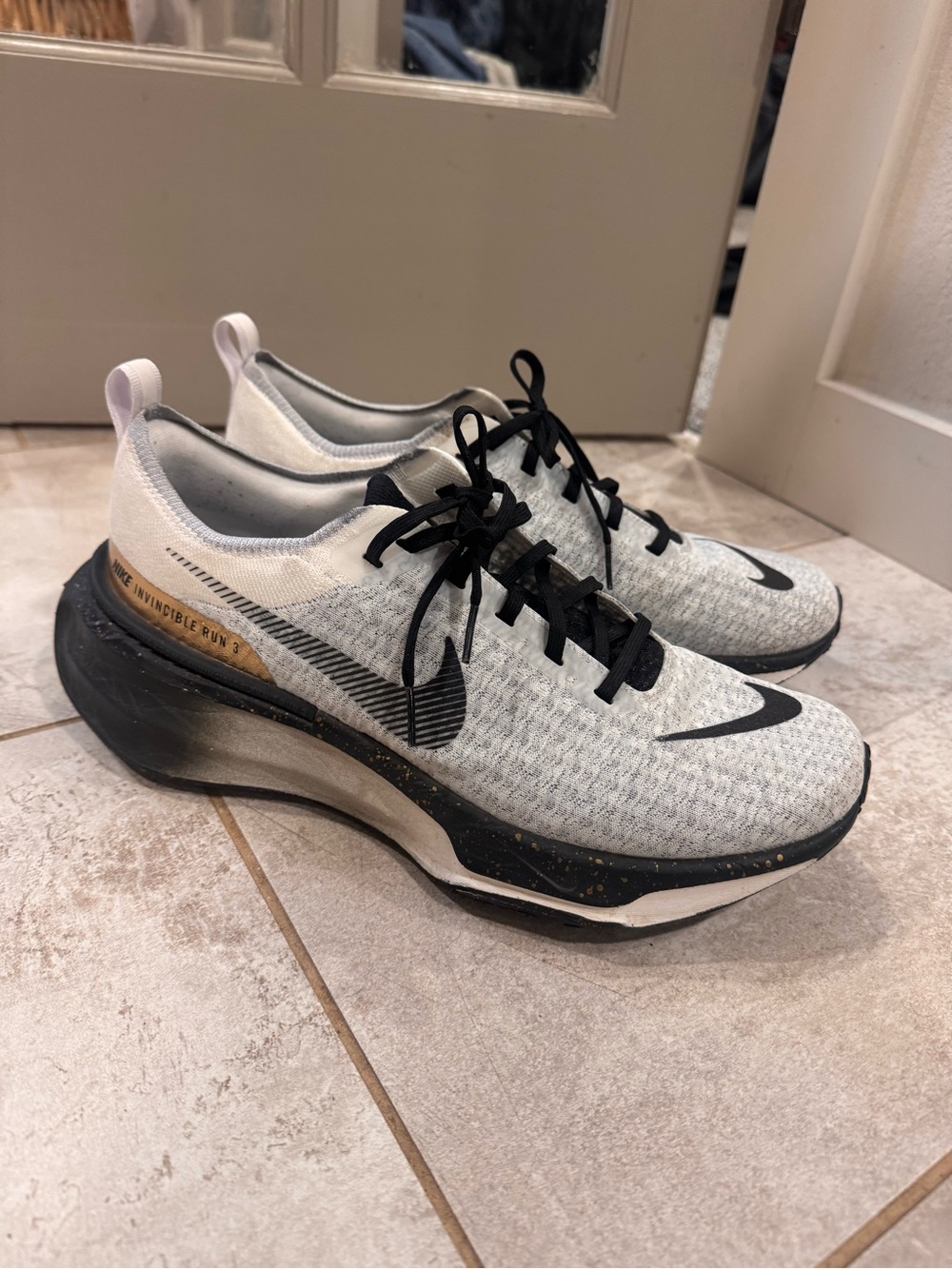 Nike ZoomX Invincible 3 'Light Smoke Grey Gold' Mens 11.5 - NO BOX